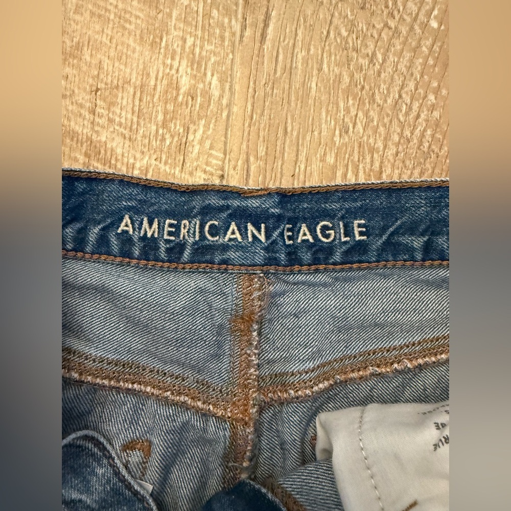 American Eagle Blue Relaxed Mom Jeans 4L - Picture 3 of 9